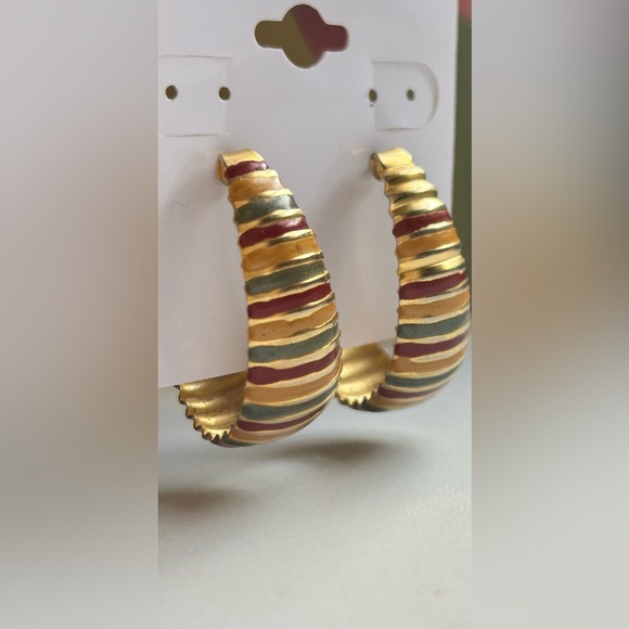 Vintage Gold Tone Hoop Earrings - Picture 2 of 11
